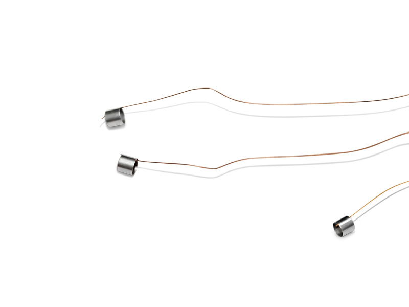 0.05mm漆包線與鉑銥標(biāo)記環(huán)精密焊接|微點焊機(jī)